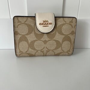 Coach Medium Corner Zip Wallet